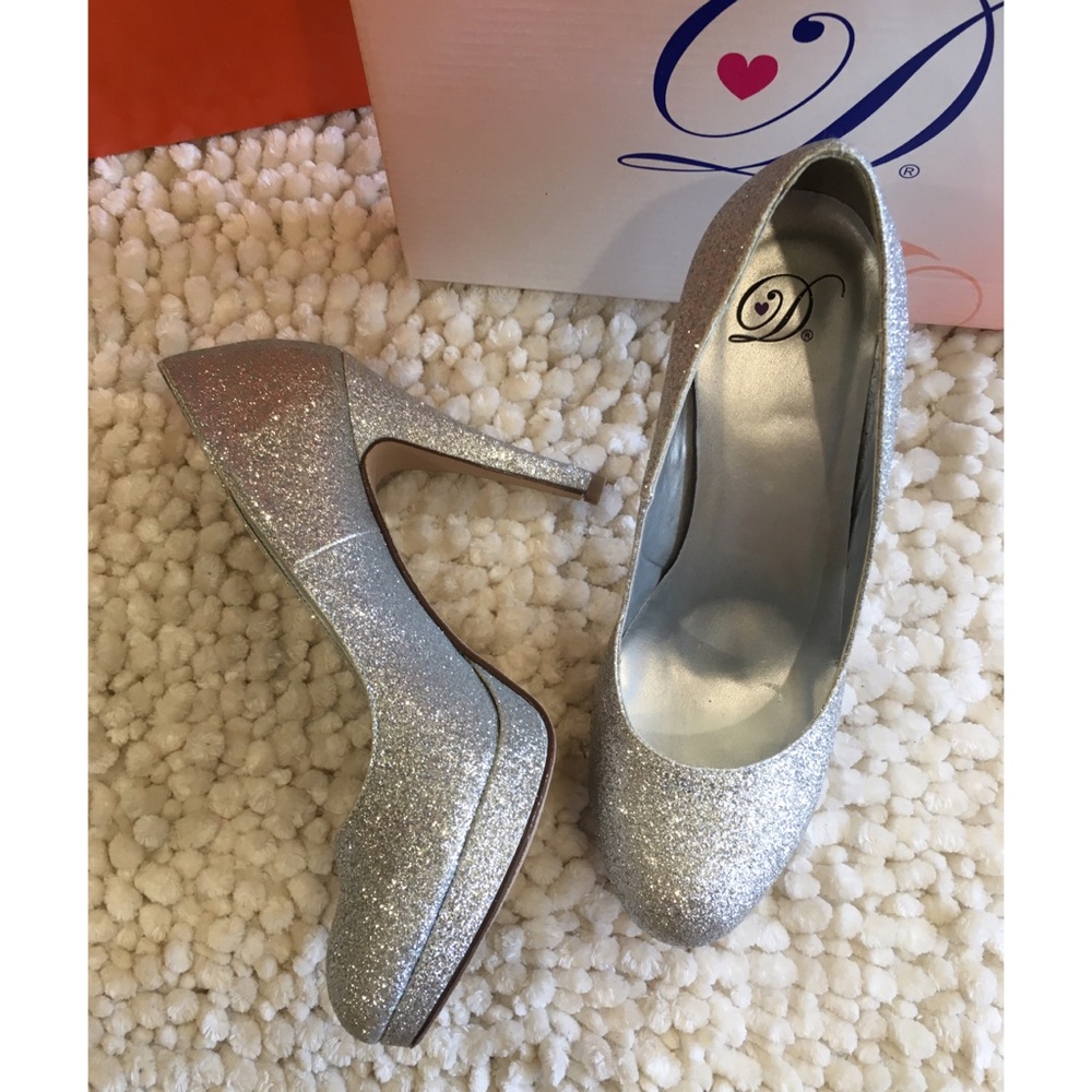 👠✨D Heart - Silver Glitter Platform Pumps✨👠